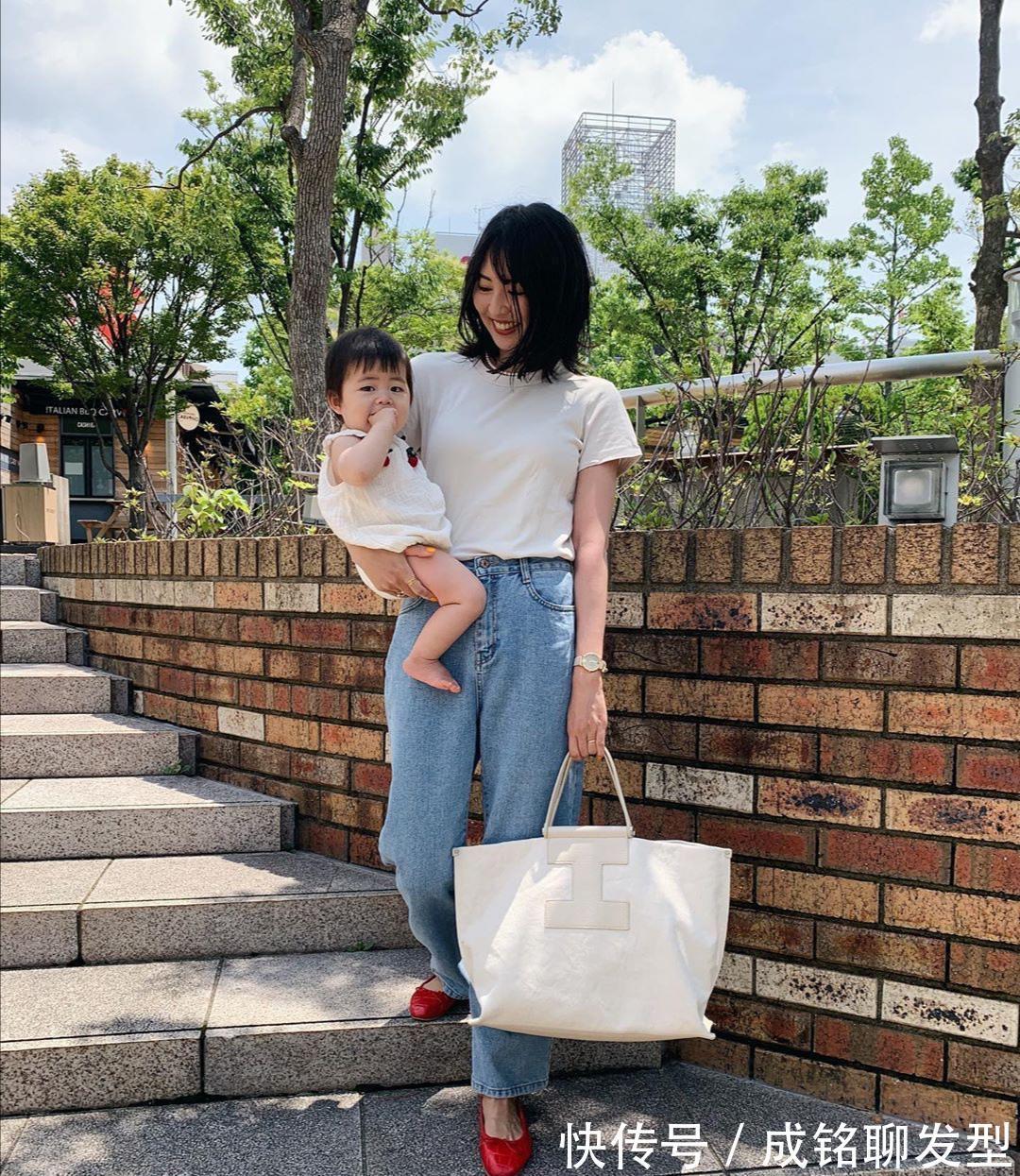宝妈|宝妈穿搭更要讲究，日本模特带娃扮靓两不误，时尚大气又高级