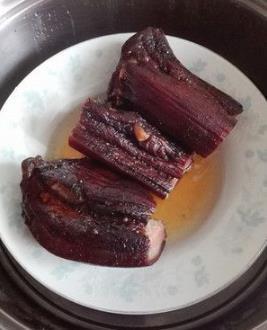 炒腊肉时,别直接下锅炒!大厨教你这2招,腊肉咸香美味,好吃!