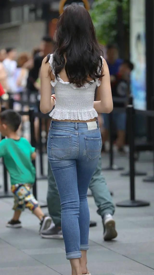 赘肉|牛仔裤穿出优雅感没丝毫赘肉,松紧有致非常百搭