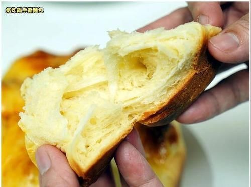  早餐手撕面包的做法，不用加水，不用烤箱，出锅香甜柔软还拉丝