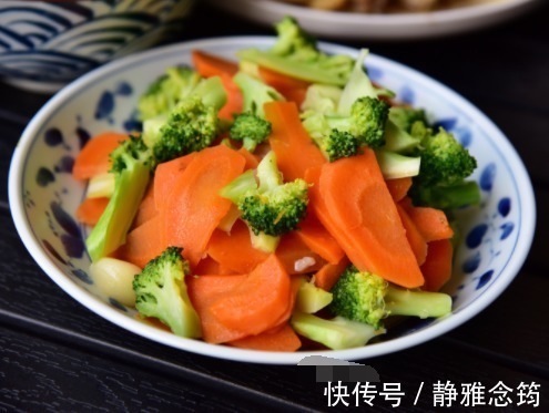 4菜1汤的周末晚餐,荤素搭配,其中一个是家人最爱吃的,赞不绝口