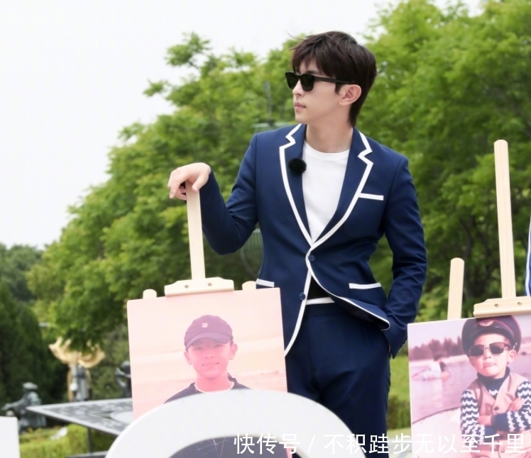 海报 第九期《极挑》海报,嘉宾穿校服,唯独黄明昊和飞行嘉宾不一样