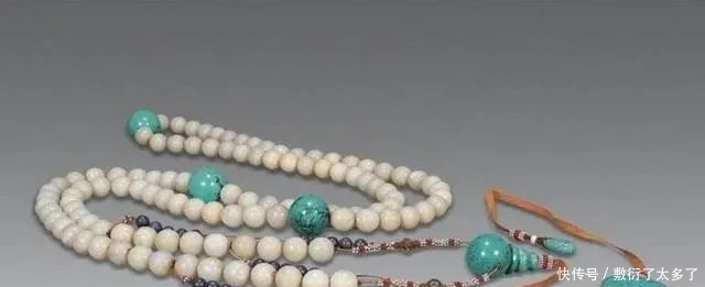 皇帝|清朝大臣上朝佩戴的长串珠,原来是这样的用处,必要时能保全家族