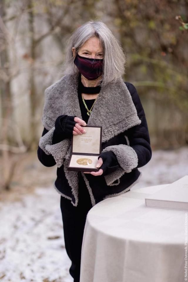  发表|2020诺奖得主露易丝·格丽克接受奖章并发表获奖感言