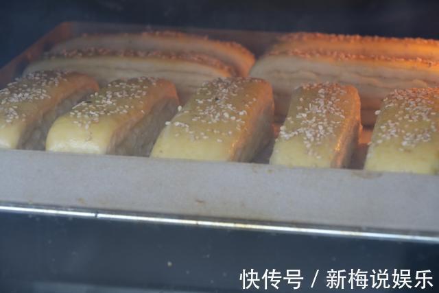 做法和馒头差不多，味道比馒头香、脆、甜、脆，当早餐吃还更营养