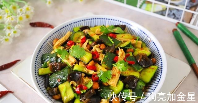 lsj|夏天就馋这菜，4种食材放一起，不炒不炖切好加料一拌，开胃解暑！