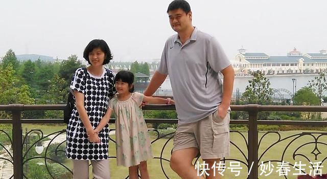 人家|姚明女儿身高有些失控,10岁将近1米7,网友:我还没人家孩子高