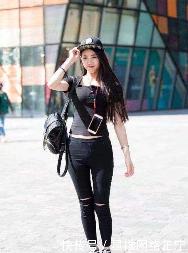 青春|黑色短袖搭配高腰修身牛仔裤,青春靓丽,甜美可爱