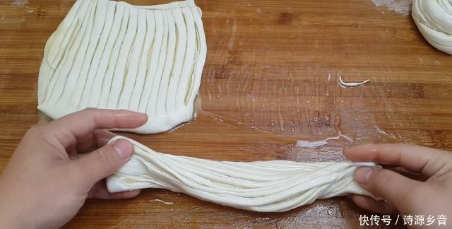 金丝手抓饼|面粉这样做太香了,开水一烫,做出创意手抓饼,做一次三天不起早