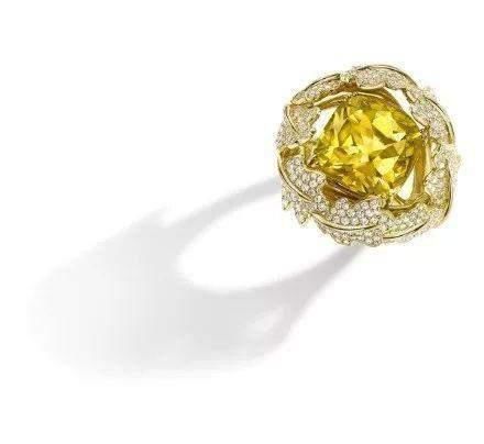 希腊语 四大名贵宝石之一,金色绿柱石打造的首饰,像太阳一样璀璨而夺目