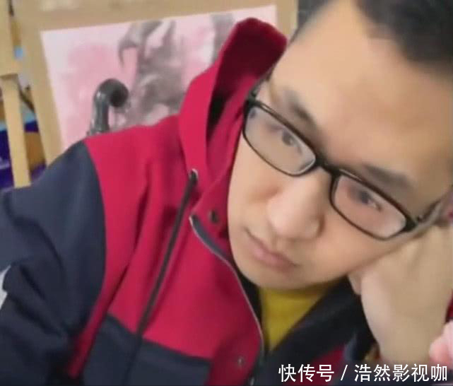 画室学$美术生为了上课睡觉，在眼镜片上画一双“眼睛”，老师差点被骗