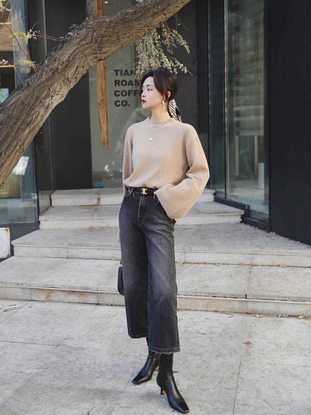 大衣 冬天穿裤子就选黑色牛仔裤,简约百搭不挑人,照着穿就对了