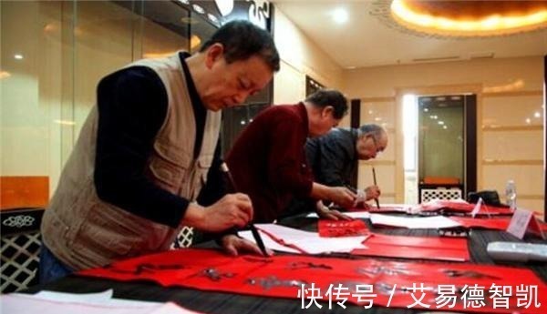 庙前&山海关孟姜女庙前有副对联,很多人不会读,郭沫若却说是天下奇联