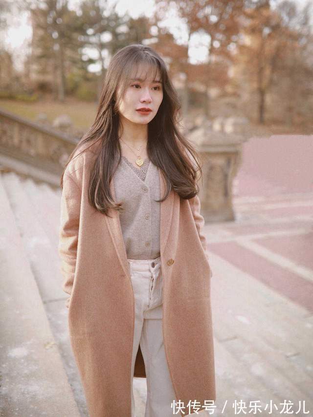 美女 秋冬大衣内搭选什么才好看，记住几个搭配技巧，让你变成大美女