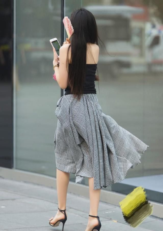 黑裙子|夏日穿黑裙子很闷热吗看了妹子的穿搭,确实有点质疑
