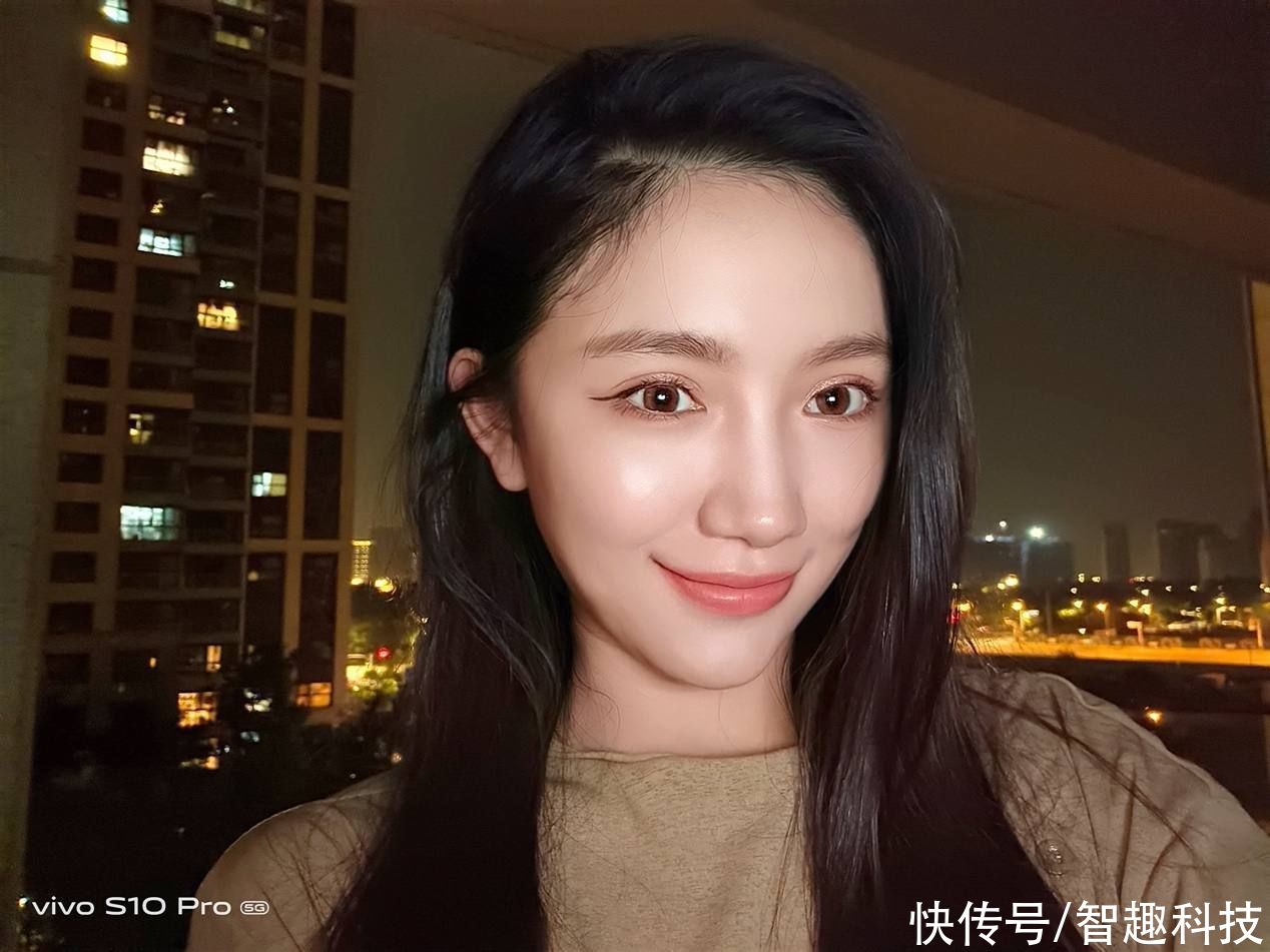 小姐姐|让自然美自信展现，vivo S10不愧为年轻人喜爱的新一代自拍旗舰