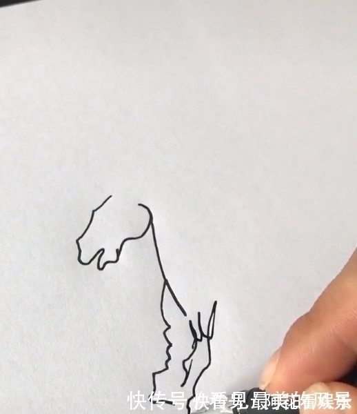 画笔|美术生用圆珠笔作画，被质疑不尊重艺术，看到成品后跪服