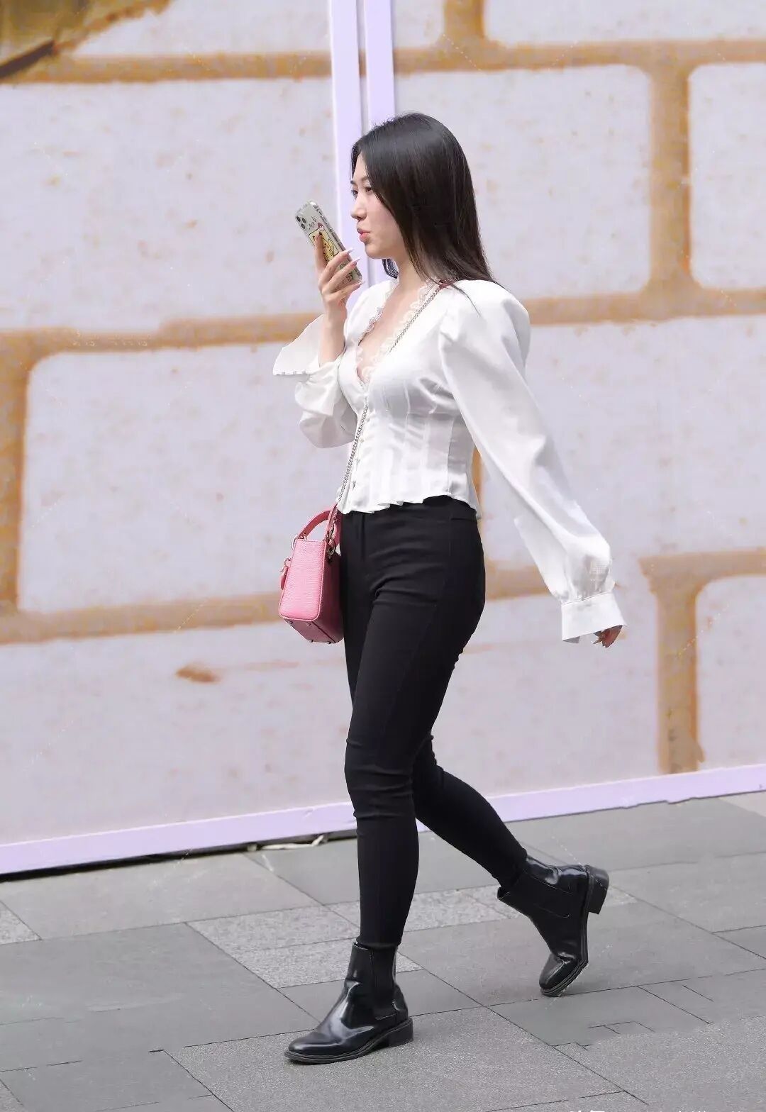 没了打底裤不会穿不至于吧,“小黑裤”为你的秋季上了一课