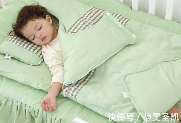 被子|有种“苦衷”叫宝宝冬天踢被子,其实不是热,娃的苦恼妈妈不知
