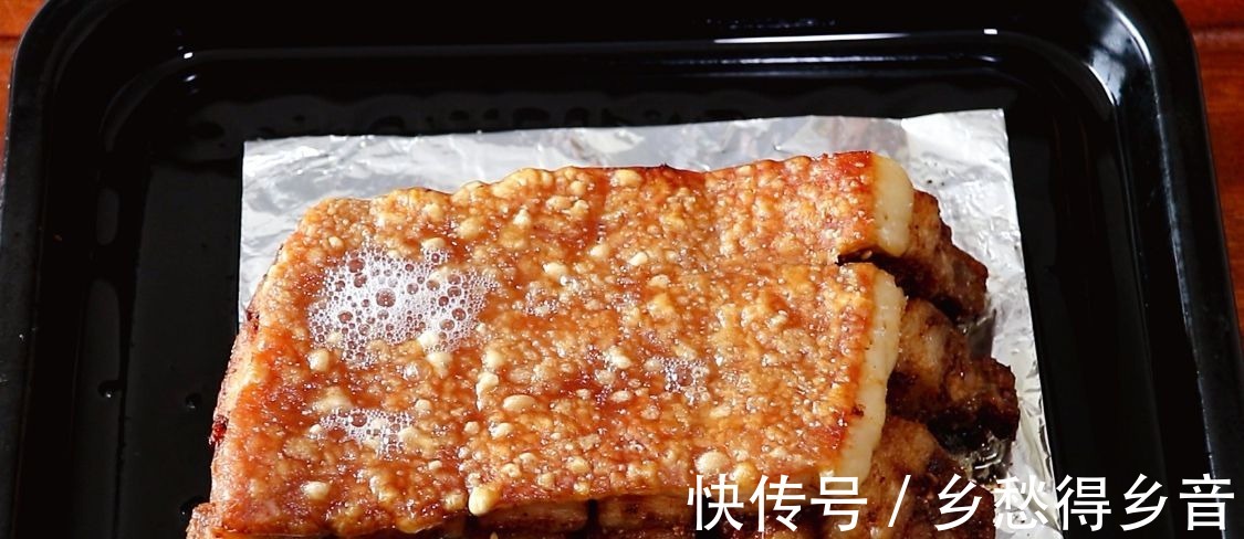 锡箔|脆皮五花肉的家常做法,搭配甜辣酱,开胃又解腻,特别的好吃!