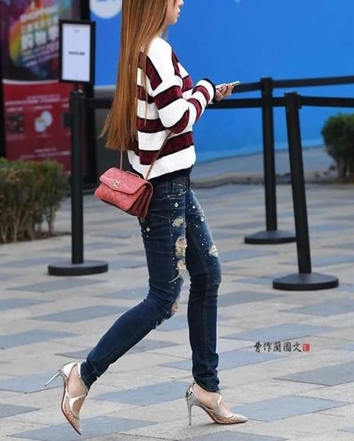 街拍：美女，用尖头细高跟添彩春装