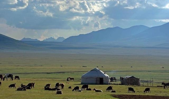 吉尔吉斯斯坦——天山上的邻国，却有李白出生地和“邓小平大街”