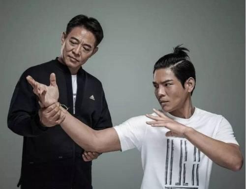 藥水|藥水哥這次丟大臉了!遭向佐霸氣回應后秒慫,道歉竟還上熱搜?