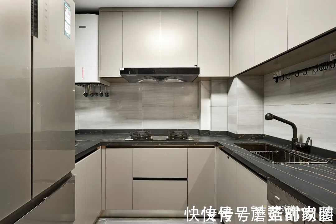 木饰面|独居是一个人的狂欢:93㎡三室两厅家装阳台爆改休闲区