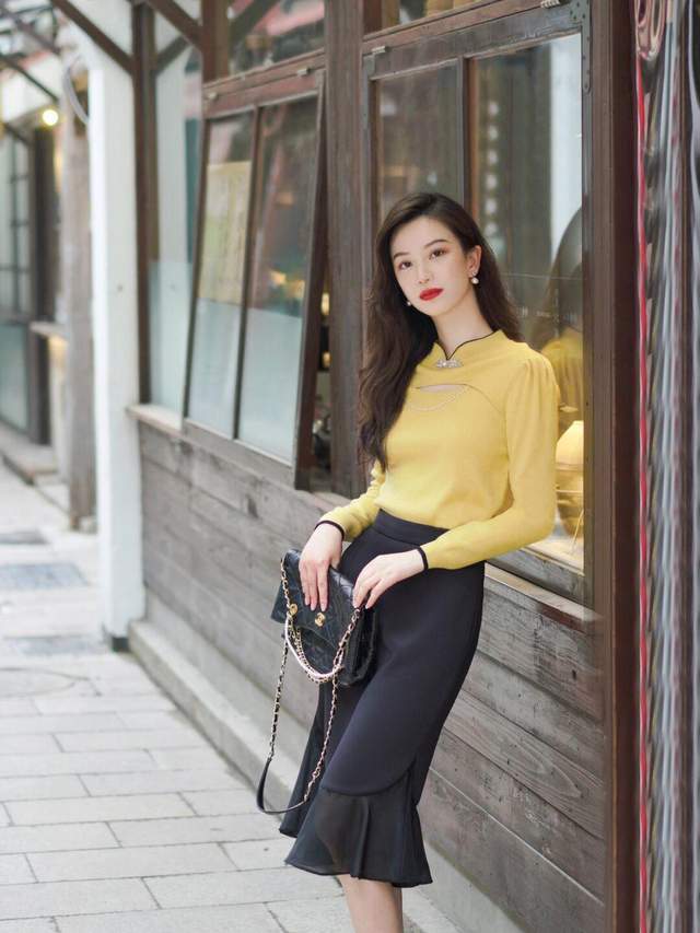 搭配|为什么今年的风衣,都宁愿配阔腿裤和白色衬衫?重点是真心好看