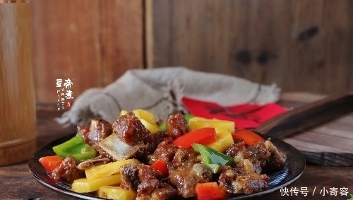 菠萝排骨要如此做,才会好吃,很多人顺序错了,当然不好吃了