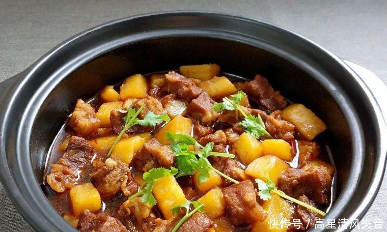 土豆炖牛腩家常做法：牛腩软烂，土豆软糯易消化，营养不流失！