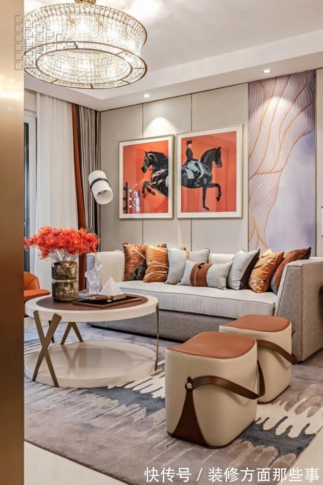 软装|100平现代轻奢风三居室,橙色软装有一种华丽温馨的活力空间感