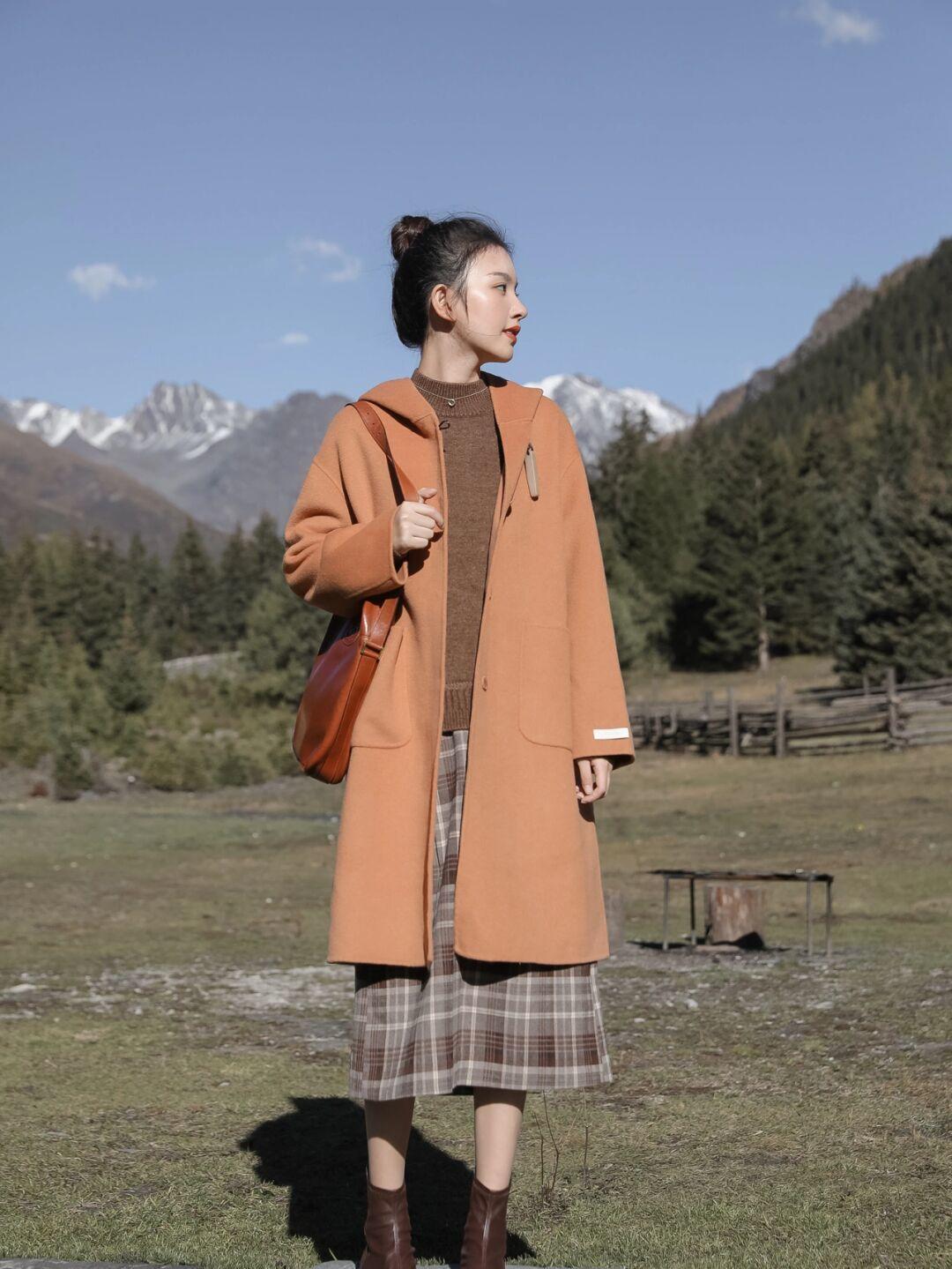 卫衣|秋冬卫衣怎么选?脏橘色字母卫衣,穿上身减龄又时髦!