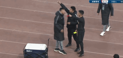 徐飞|罚款总额83万！中国足协2022年首张罚单：8人被罚，1拳=禁赛1年