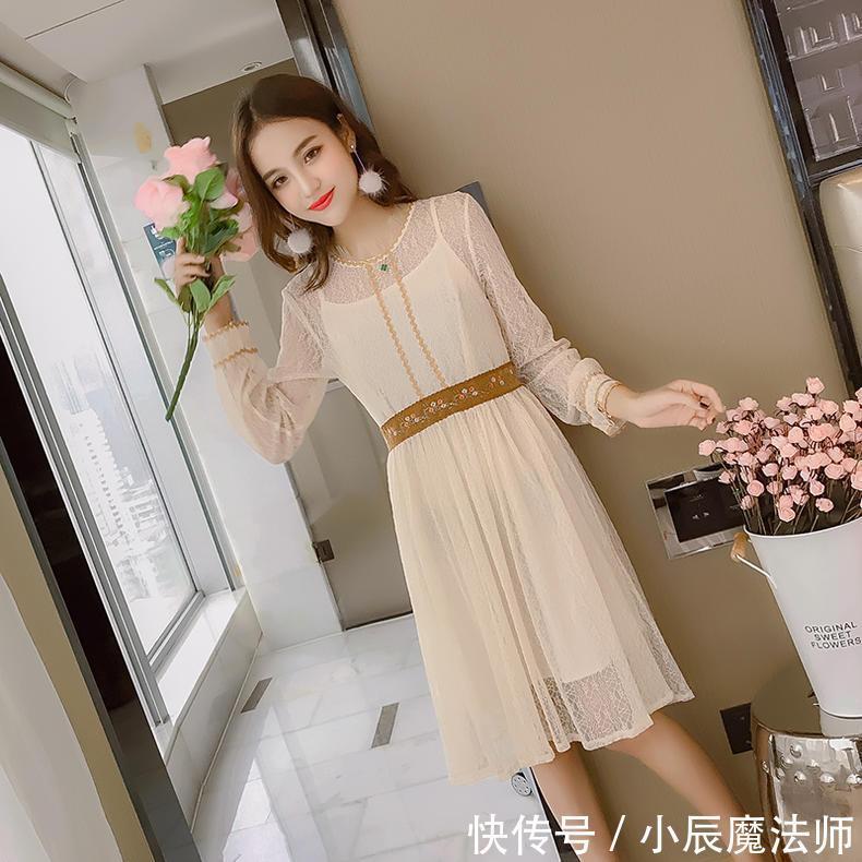 凸显|小姐姐爱穿甜美连衣裙,展示凹凸迷人身姿,凸显性感成熟女人味