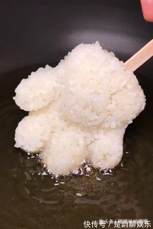 简单美味又不失仪式感，适合崇尚“极简”的你，老干妈拌饭！