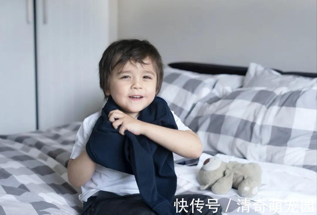 穿衣|秋天孩子穿衣全攻略:年龄,保暖部位,穿衣方法,妈妈都要掌握