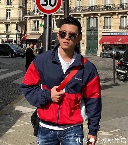 身材|肥胖少年逆袭成肌肉型男，胸肌饱满挺拔，一身腱子肉宛如雕刻