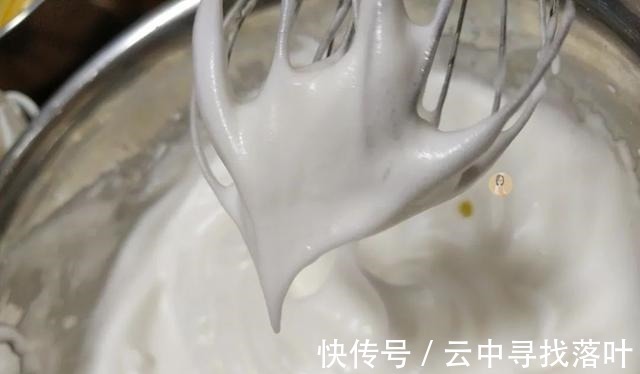 糯米鸡蛋|秋冬时节这样吃糯米,把它做成小蛋糕,细腻柔软,好吃易消化!