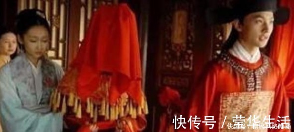 郎君未归夜夜思!才女出一上联:“野花不种年年有”,秀才对出下联,才女低头不语