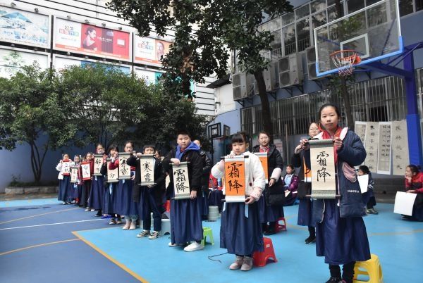  冬雪|穿汉服写二十四节气，武汉小学生墨香中期待今年第一场冬雪