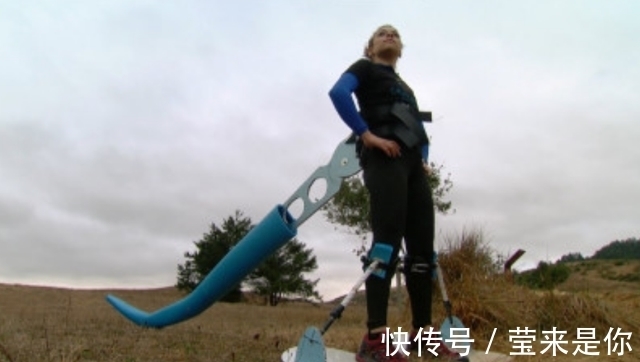 水面 老外发明“漂浮鞋”,能在水面行走吗?下一秒憋住别笑!