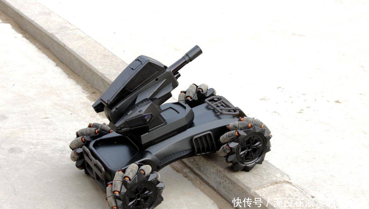 电池|全向轮轻松操控,动作智能编程:百思童智能遥控机甲评测