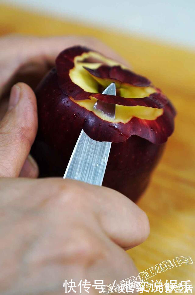 苹果的这个吃法太棒了，外酥里嫩又香甜，关键是做法简单不用和面