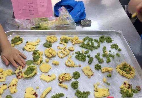 杨飞|跟自闭症孩子相处一天,还有烘焙大师教课,你会让孩子参与吗