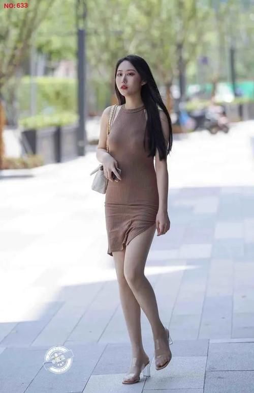 连衣裙|有一种姑娘喜欢连衣裙，个性混搭让人一见倾心，尽显雅致