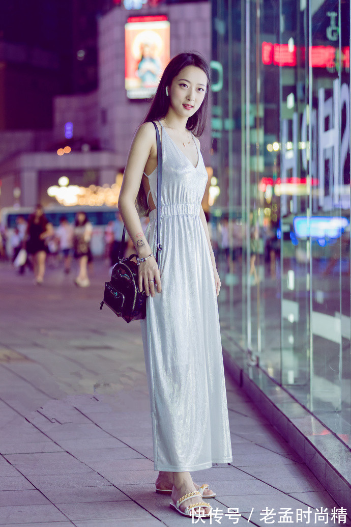 街拍|重庆街拍,高颜值好身材的美女,怎么搭配都好看!