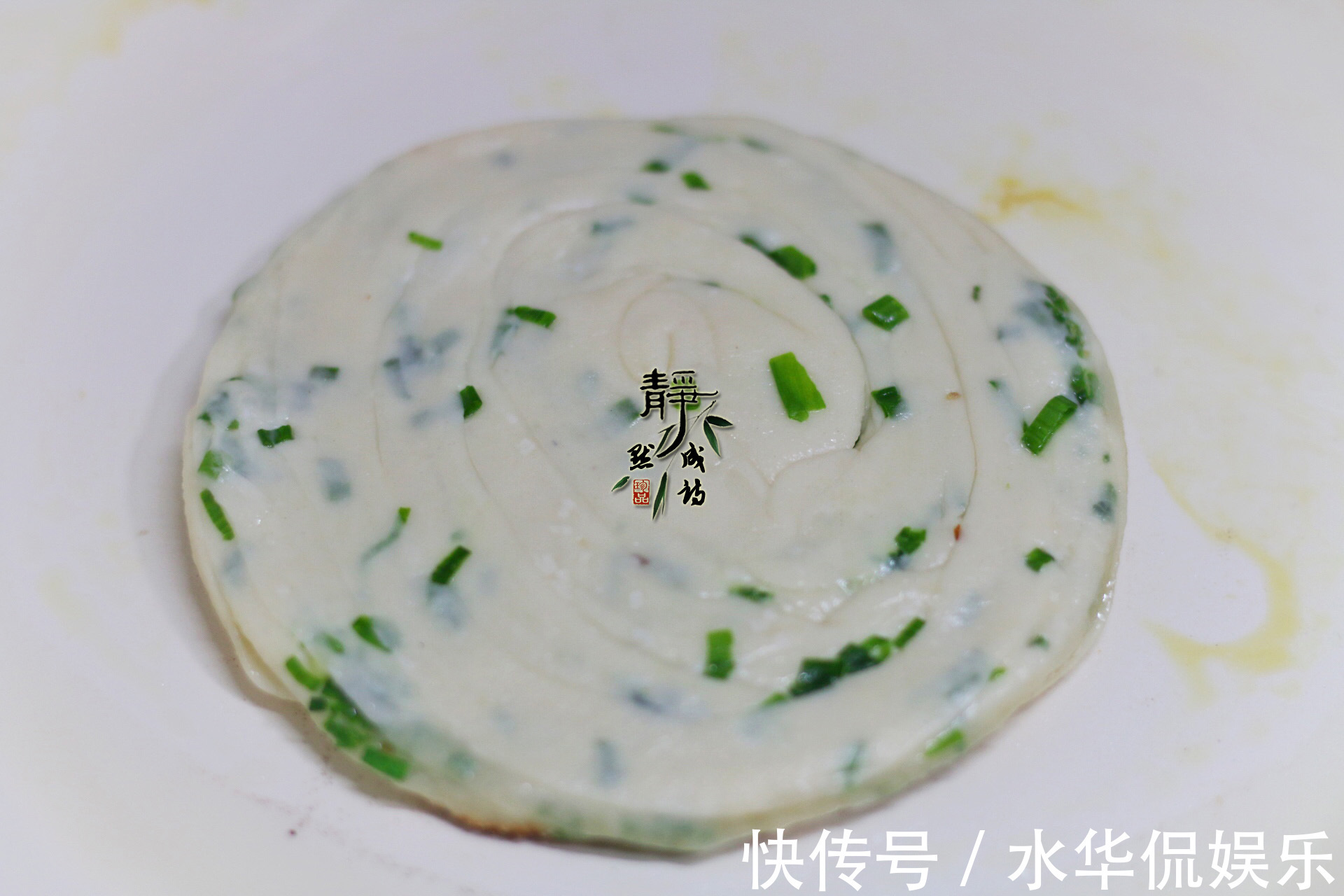 层次|葱油饼如此做，外脆里嫩层次多到数不清，边烙边吃，烙完也吃饱了