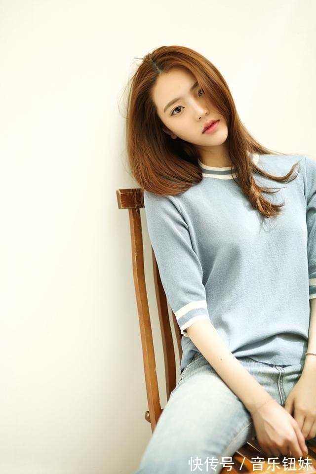 性感 紧身裤上身显气场,尽显年轻人的自由,俏皮性感凸出“腰细臀肥”