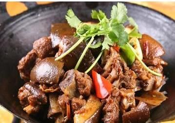  铁锅|精选美食：铁锅焖狗肉、家宴香辣鸡片、酸木瓜炖鸡、金沙羊排的做法